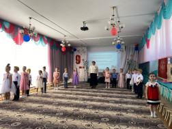 В старших группах «Карамельки» и «Солнышки» прошли детско-взрослые сообщества ко Дню Победы.